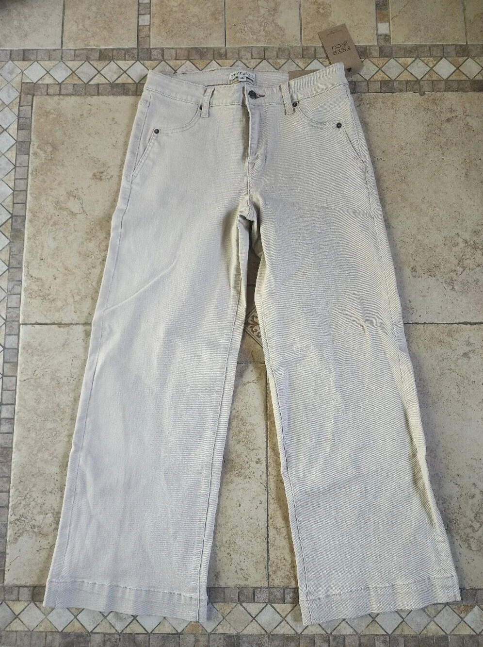 FRYE AND CO. Light Cream Wide Leg Jeans